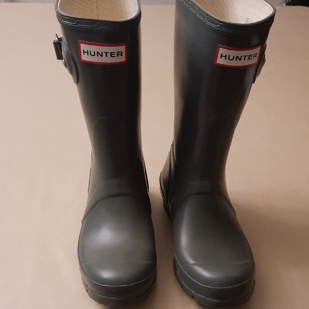 Hunter Green Rain Boots 10 Inch Size 5M/6F
